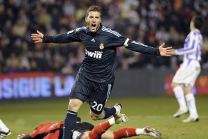 半岛体育app下载-字母哥在切尔西比赛中问鼎冠军，惊险取胜引发热议！